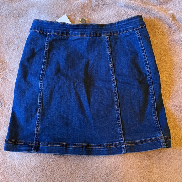 Denim mini skirt. - Picture 2 of 3